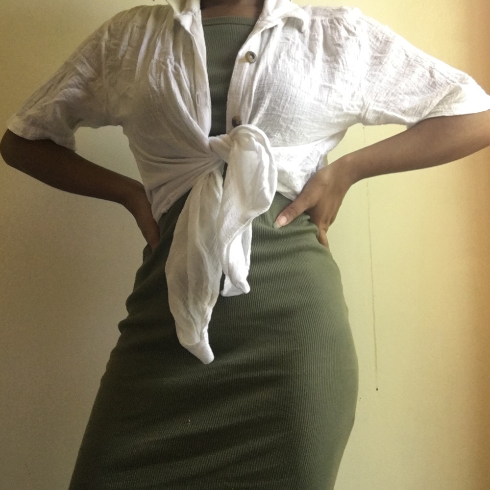 Olive green rib-knit summer dress! 🫒